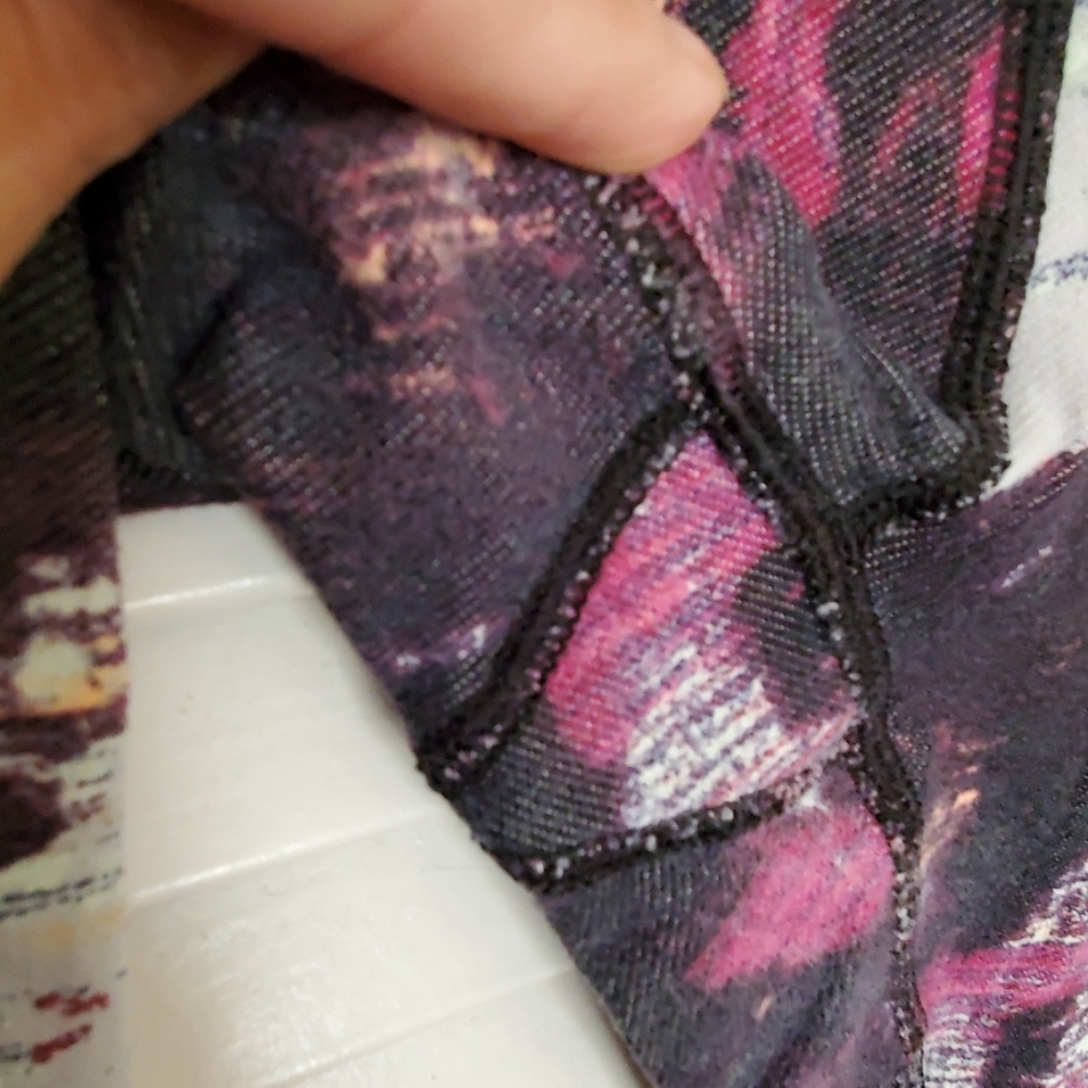 Lululemon - Picture 3 of 4